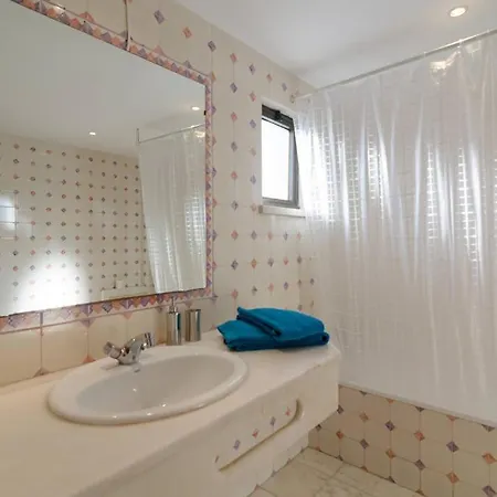 404 - Oura - 2 Bedroom - Sea View Apartment *