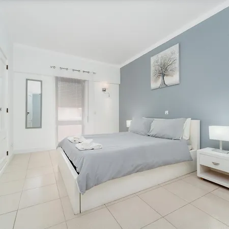 404 - Oura - 2 Bedroom - Sea View Apartament