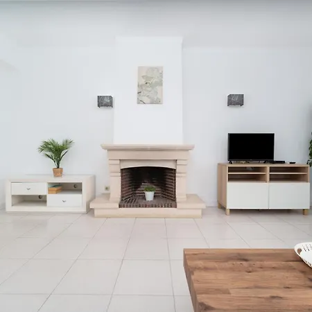 404 - Oura - 2 Bedroom - Sea View Apartament